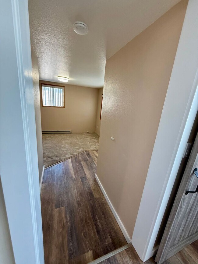 Building Photo - Welcome to this Charming 3 bedroom, 2 bath...