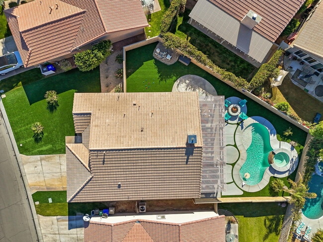 Building Photo - 49771 Lincoln Dr