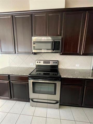 Building Photo - 324 Tallgrass Ln