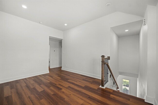 Building Photo - 10603 Whitejacket