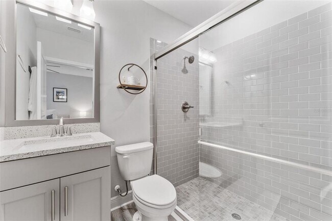 Building Photo - 412 S Albany Ave