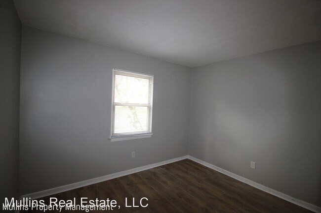Building Photo - 2 br, 1 bath House - 4628 Woodside Dr.