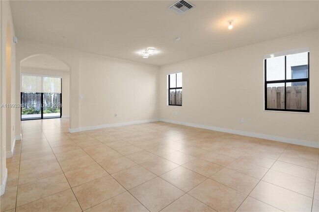 Building Photo - 10021 NW 87th Terrace