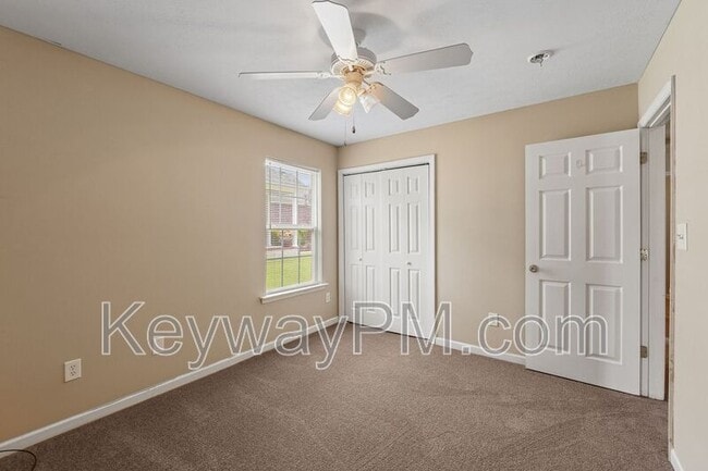 Building Photo - 313 Elbrus Way