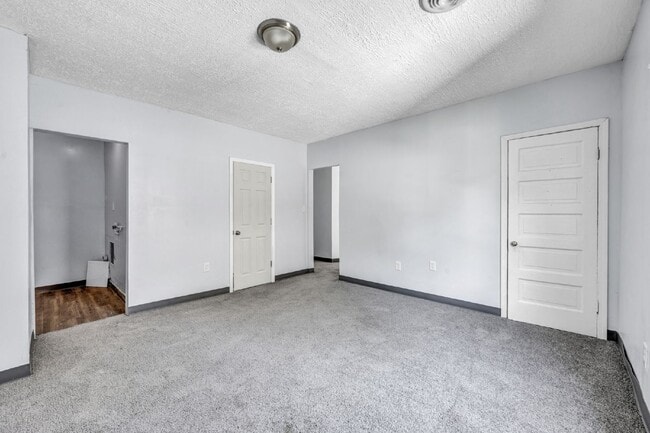 Building Photo - Spacious 5 Bedroom - Vouchers Accepted