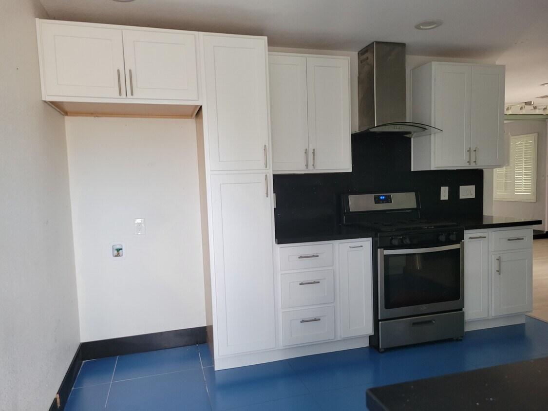 Kitchen - 11721 Puryear Ln