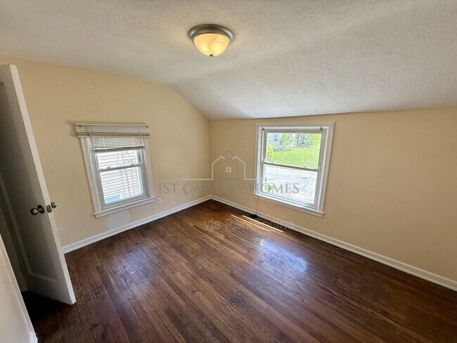 Building Photo - 472 Keck St