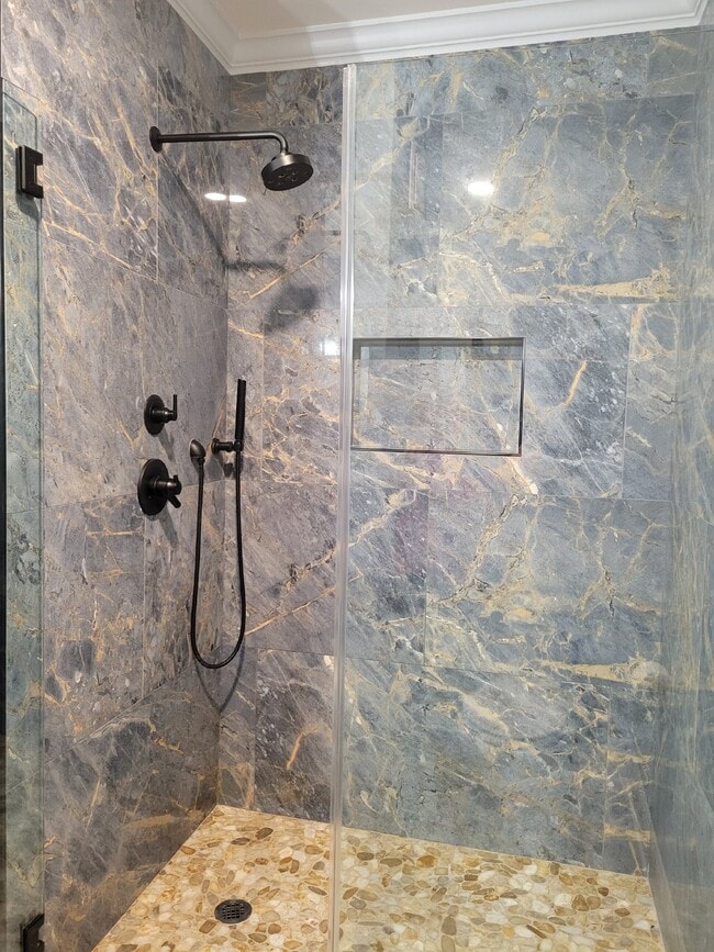 Building Photo - Germantown Gem!