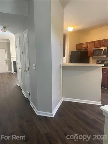 Building Photo - 1306 Stourbridge Lion Dr