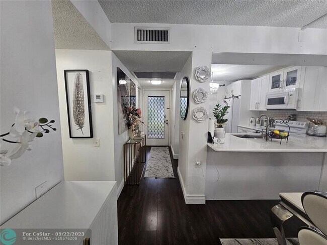 Building Photo - 2703 Nassau Bend