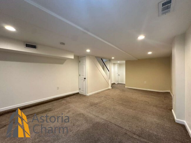 Building Photo - Spacious 3BR/2BA Home with Finished Baseme...