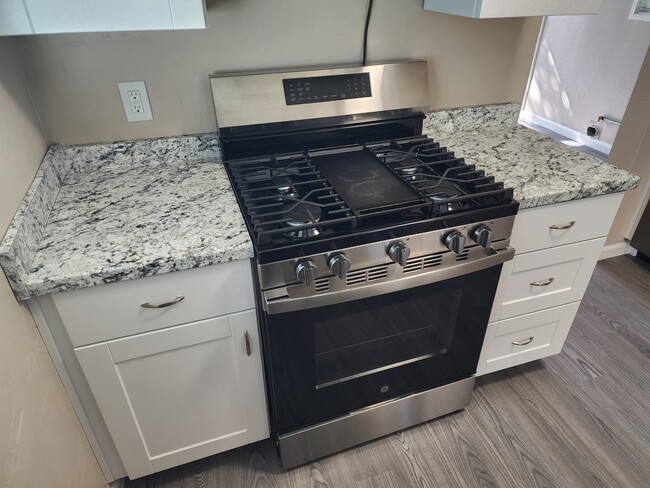 Building Photo - 696 Garfield Ave