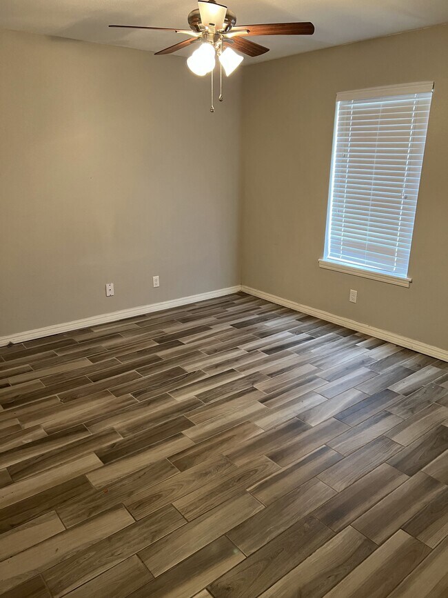 Building Photo - 812 Hardy Springs Cir