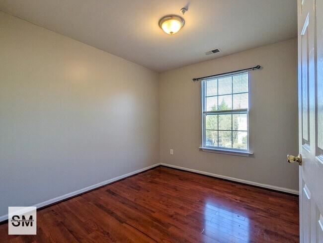 Building Photo - 711 Tola Ct