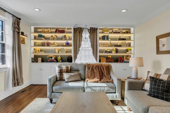 Building Photo - 105 Academy St