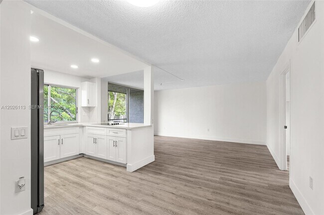 Building Photo - 9091 Lime Bay Blvd