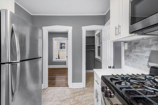 Building Photo - 5761 N Elston Ave