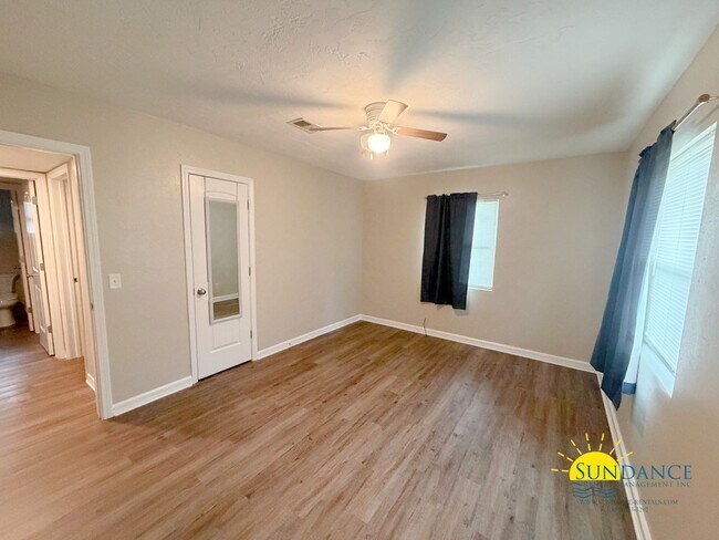 Building Photo - Charming 2 Bedroom Unit in Niceville!