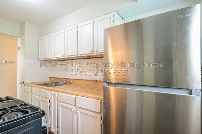Building Photo - 10300 Ross Cir