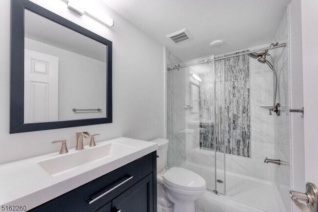 Building Photo - 12 Fieldflower Dr