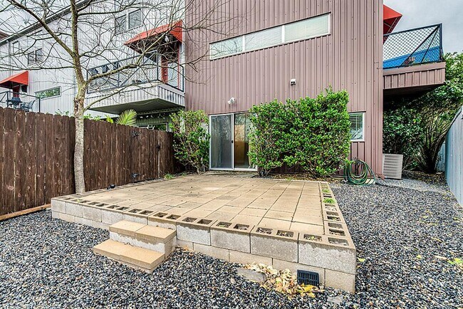 Building Photo - 2605 Calumet St