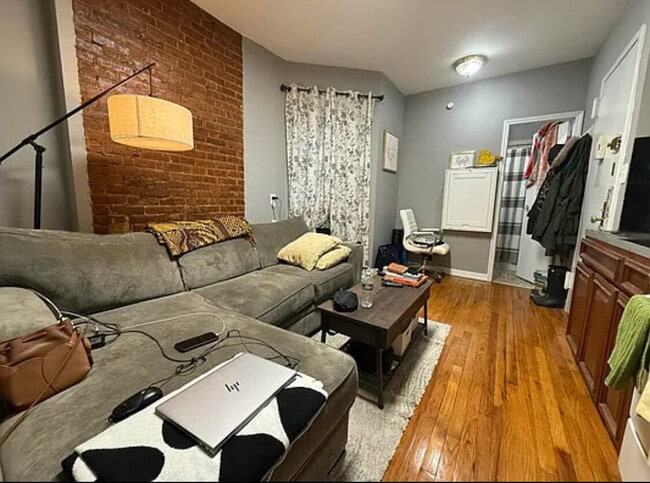Building Photo - Quiet 1BR in Prime UES – Pet Friendly, Que...