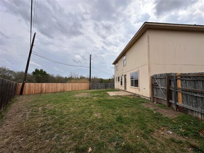 Building Photo - 722 Lavaca Loop