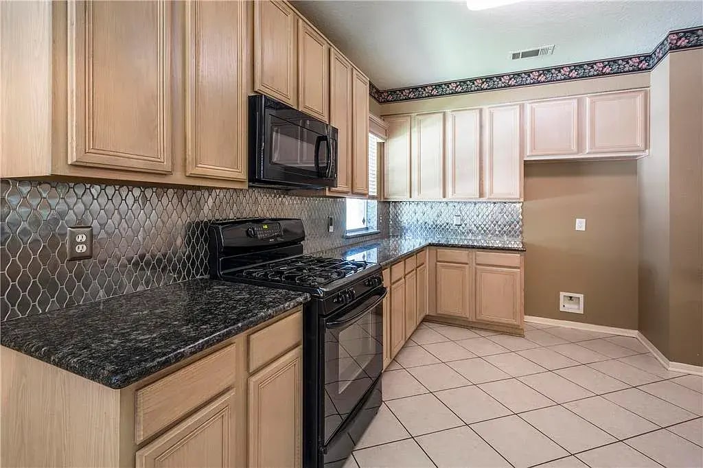 Building Photo - 2902 Sunbird Dr