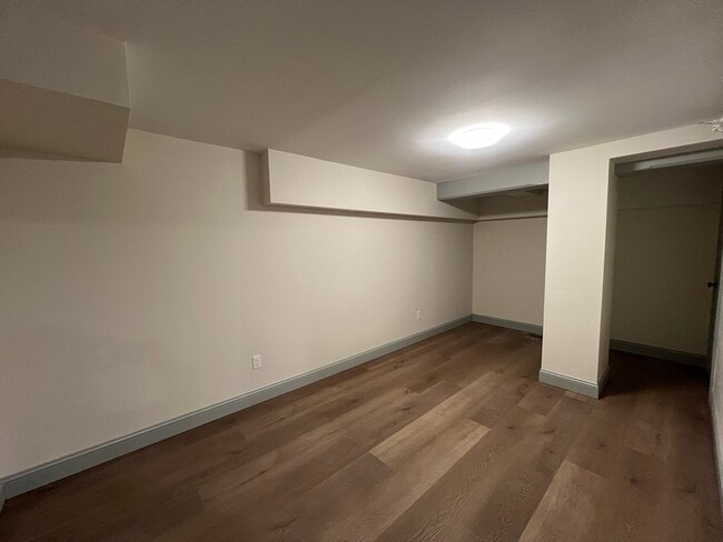 Building Photo - 160 Seabury St