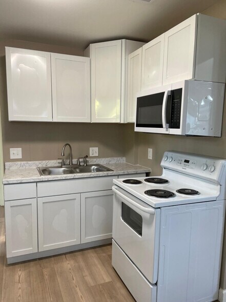 Building Photo - 1617 Lawton Ave