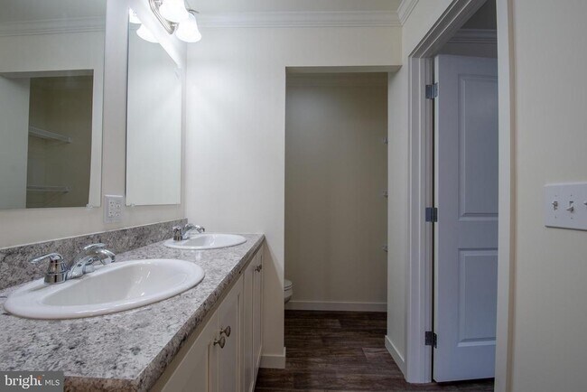 Building Photo - 19 Loxley Ln