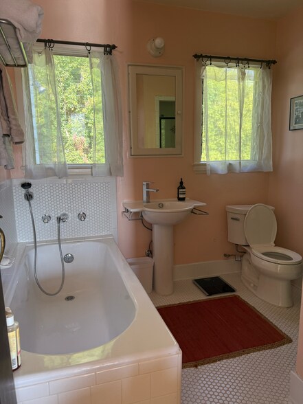 Building Photo - 8301 Marmont Ln