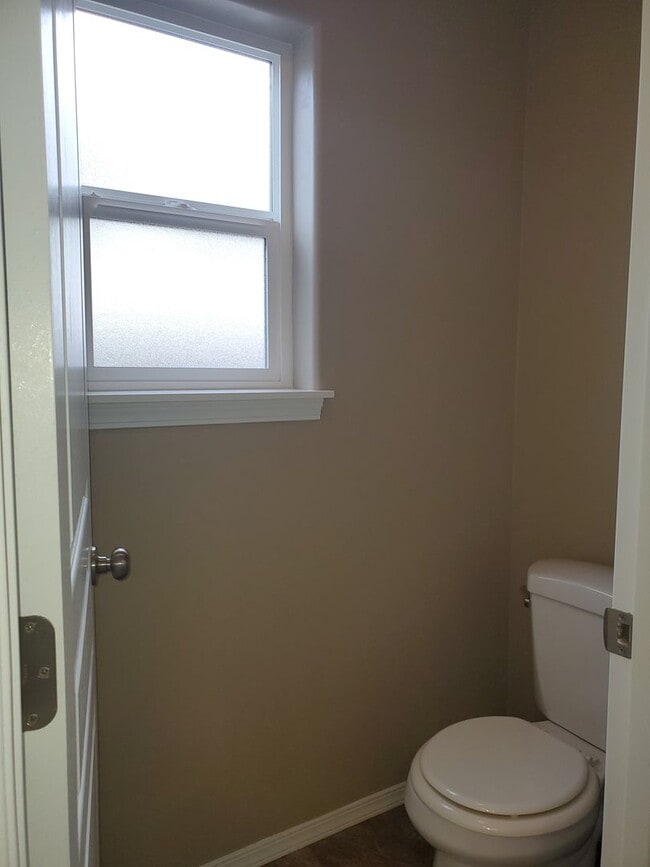 Building Photo - Charming and conveniently located in Nampa 3 bedroom, 2 bath home