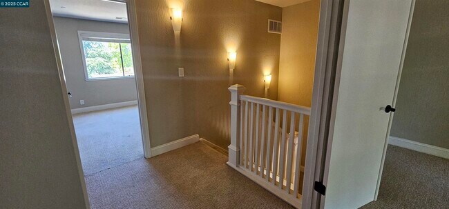 Building Photo - 1597 Ashwood Dr