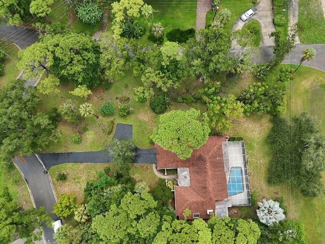 Building Photo - 1257 Fairway Cir S
