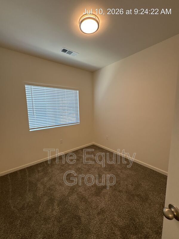 Building Photo - 733 S Pinkham St