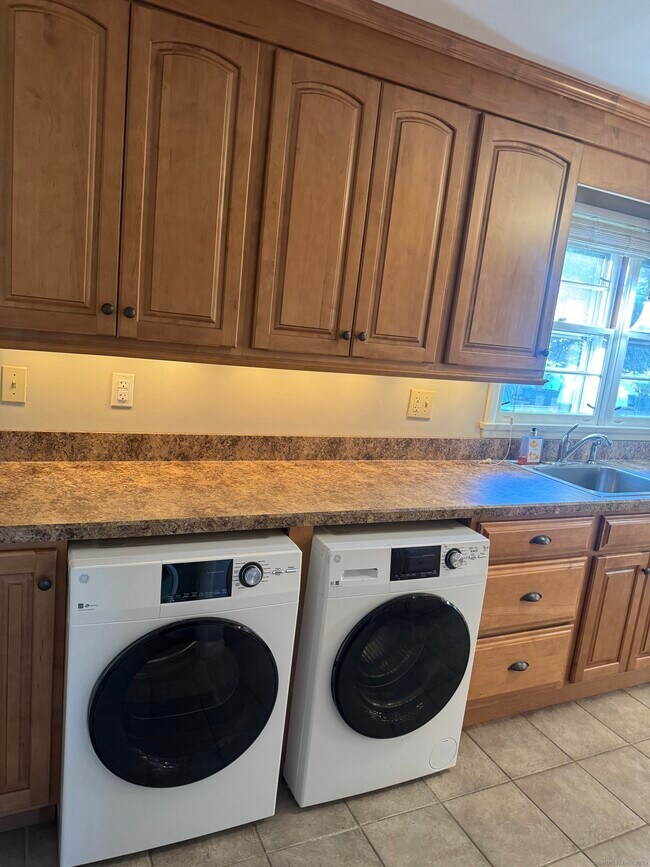 Building Photo - 25 Fenwood Rd