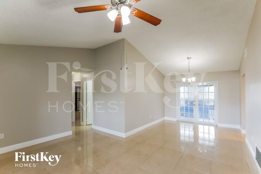 Building Photo - 8410 NW 27th Pl