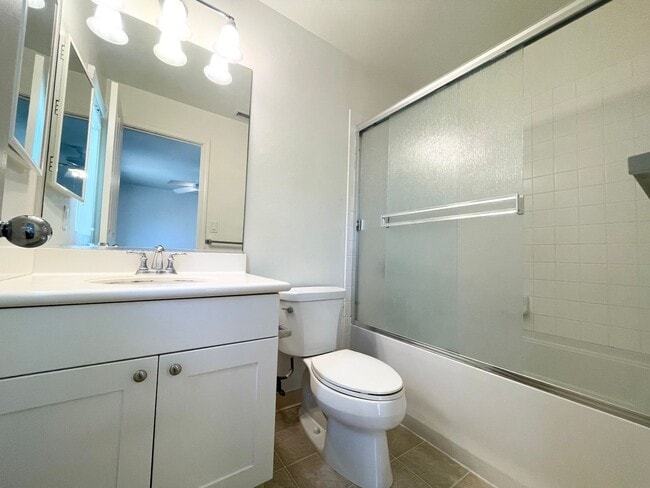 Building Photo - 3 BD/ 3 BA Townhome W/ Solar- Available no...