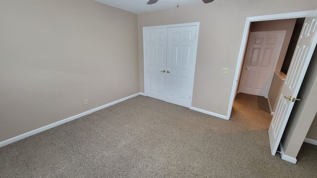Building Photo - 2 Bed, 1.5 bath Townhome Available in Down...
