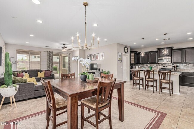 Building Photo - 7657 S Debra Dr