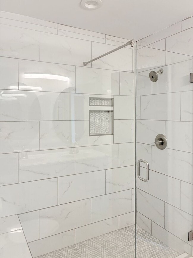 Building Photo - Holiday Special! Modern 3 Bedroom in Manchester - $300 off your first month! – No Application Fee...