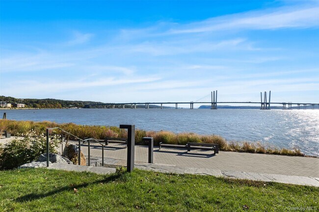 Building Photo - 4 Lighthouse Lndg