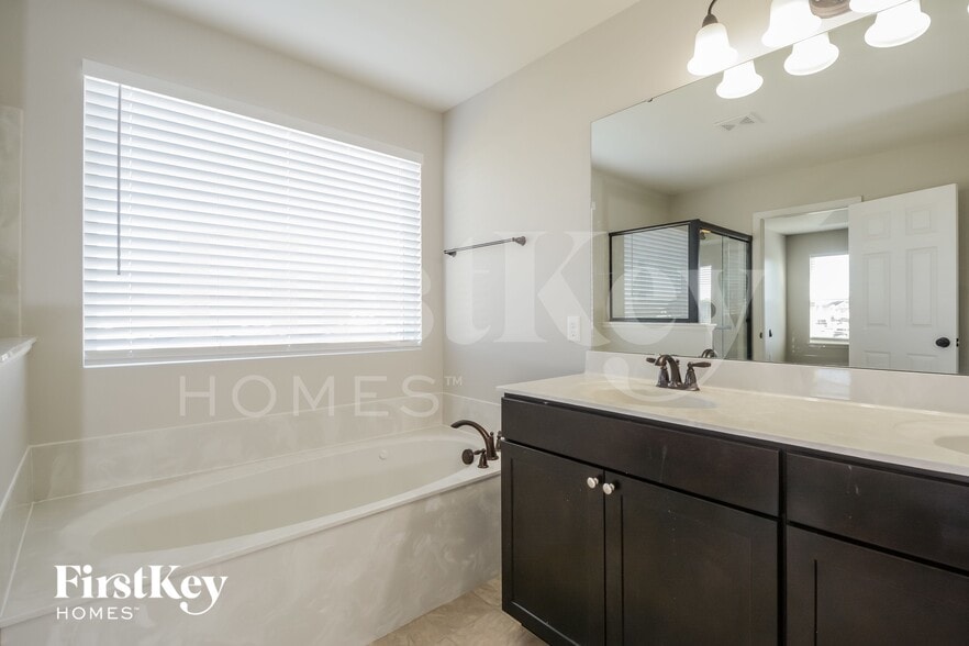 Building Photo - 3248 Charlestowne Crossing Dr