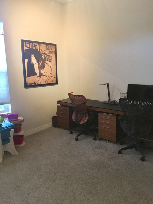 Building Photo - Lovely and Light Open Concept Louisville H...