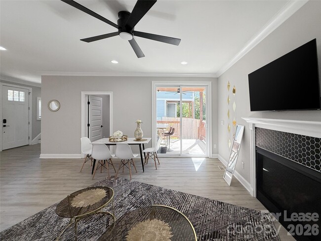 Building Photo - 1640 Eastway Dr