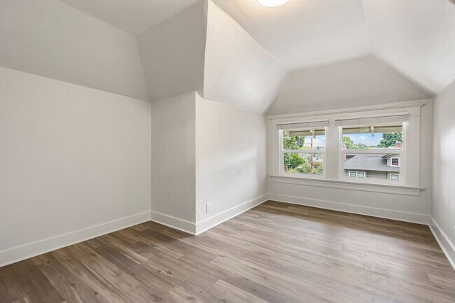 Building Photo - 1231 NW 25th Ave