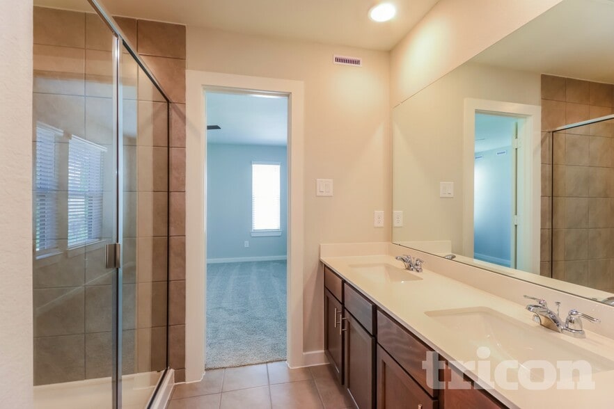 Building Photo - 9835 Willow Creek Commerce Dr