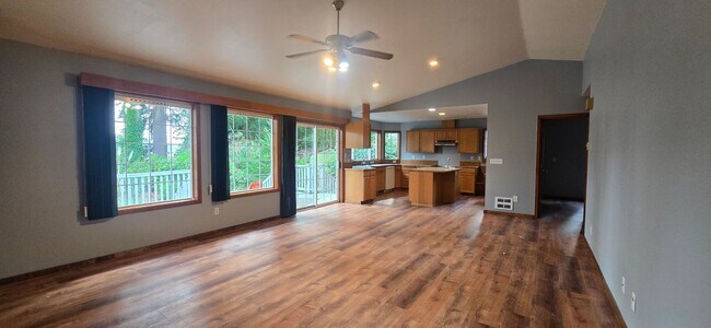 Building Photo - Spacious 2 bedroom in Timberlakes