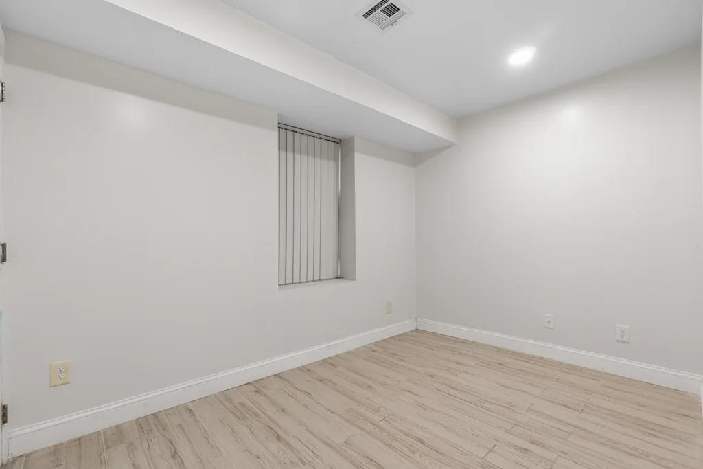 Building Photo - 270 S 20th St